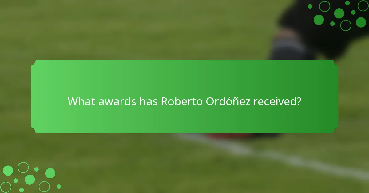 What awards has Roberto Ordóñez received?